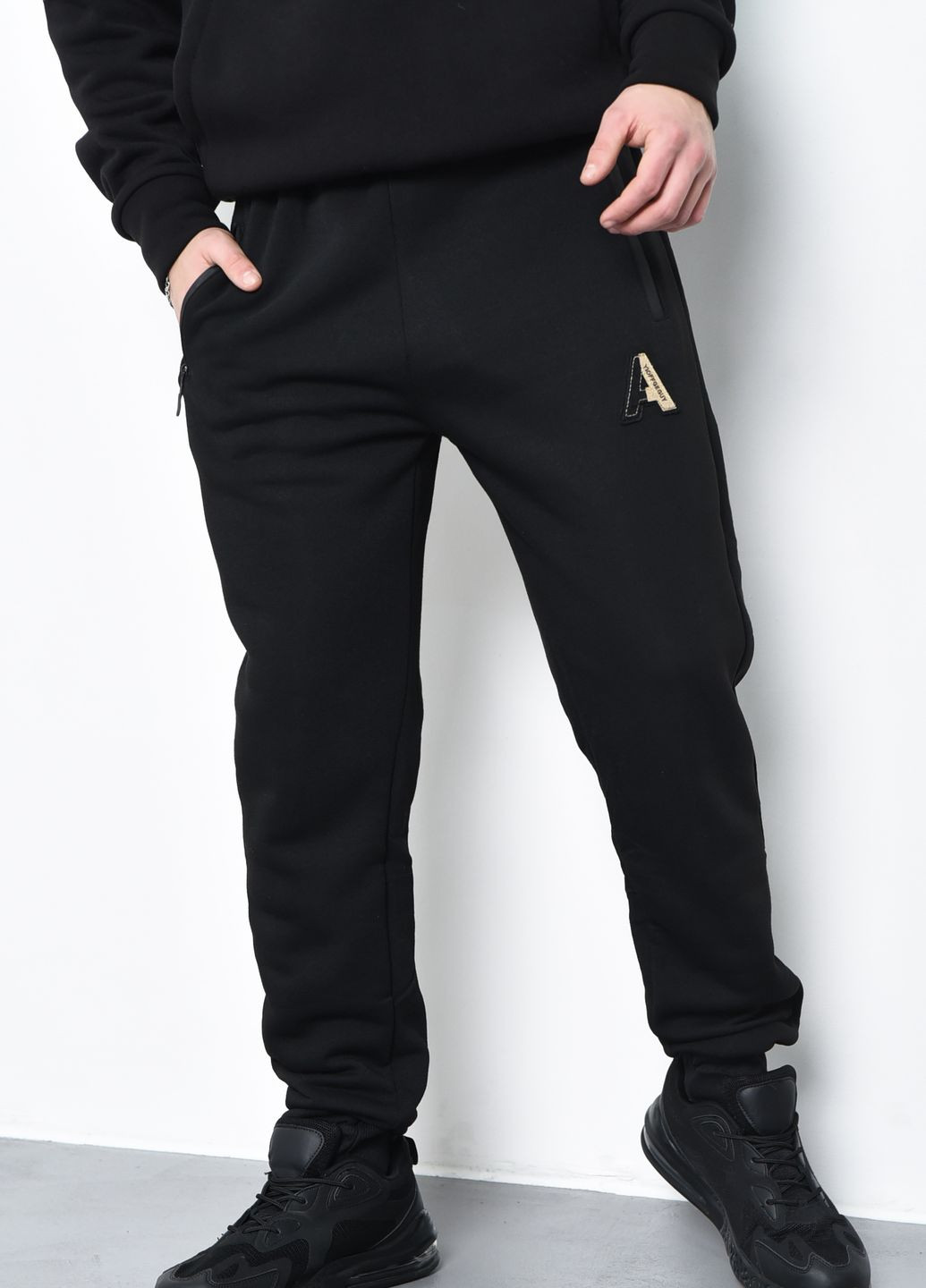 Спортивні штани чоловічі на флісі чорного кольору Let's Shop (271813359)