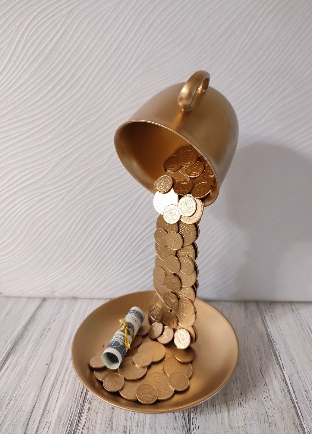 Сувенір статуетка левітуюча чашка з золотим напиленням та монетами ручна робота хендмейд подарунок SuvenirPodarokZP (260495443)