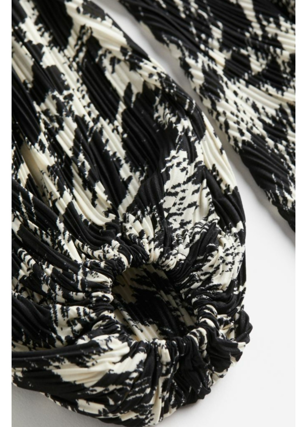 Черное повседневный женское плиссированное платье (56155) xs черное H&M