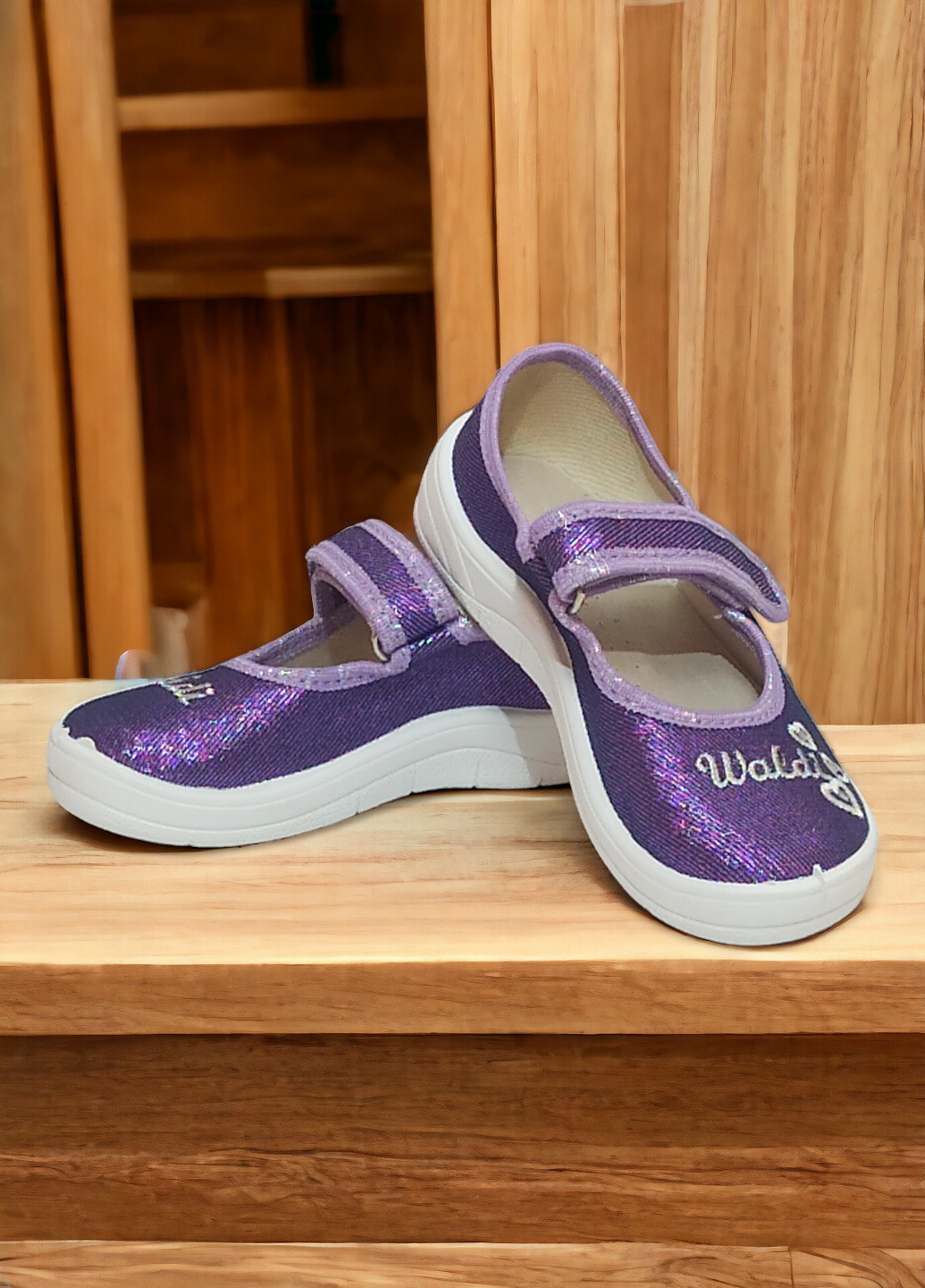 Фиолетовые тапочки текстильные для девочки алина сердечки 24 (15см) фиолетовые Waldi со стразами, с вышивкой