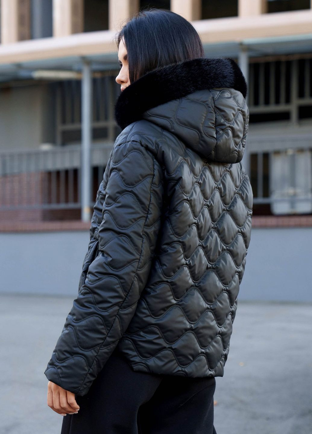 Черная зимняя стильная короткая куртка на утеплителе черного цвета Jadone Fashion Курточка