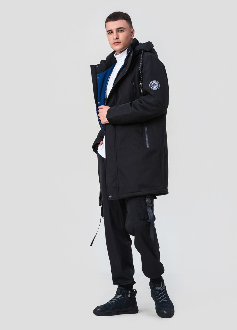 Чорна зимня подовжена чоловіча куртка модель 23-2281 Black Vinyl