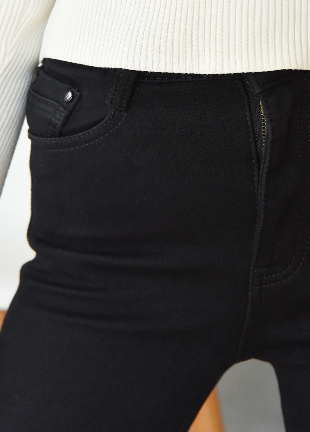 Черные зимние зауженные джинсы подростковые на флисе черного цвета Let's Shop