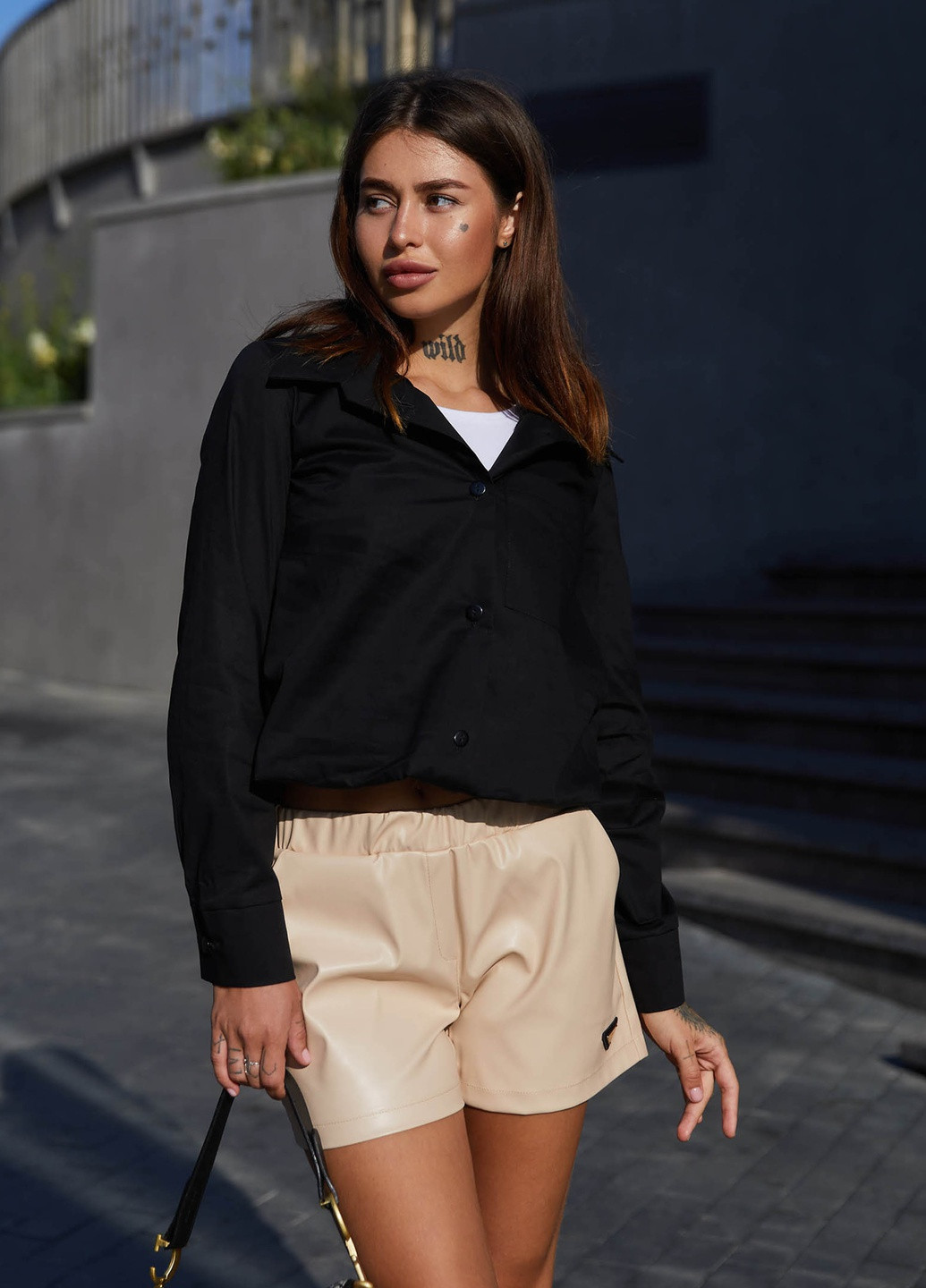 Молодіжні шорти з еко-шкіри у бежевому кольорі Jadone Fashion (256659028)