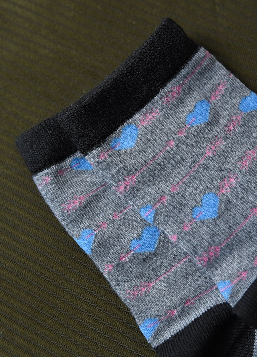Носки для девочки серого цвета с рисунком Let's Shop (269387526)