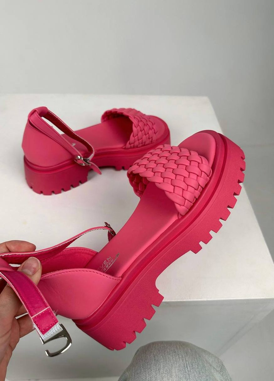 Розовые босоножки Vakko