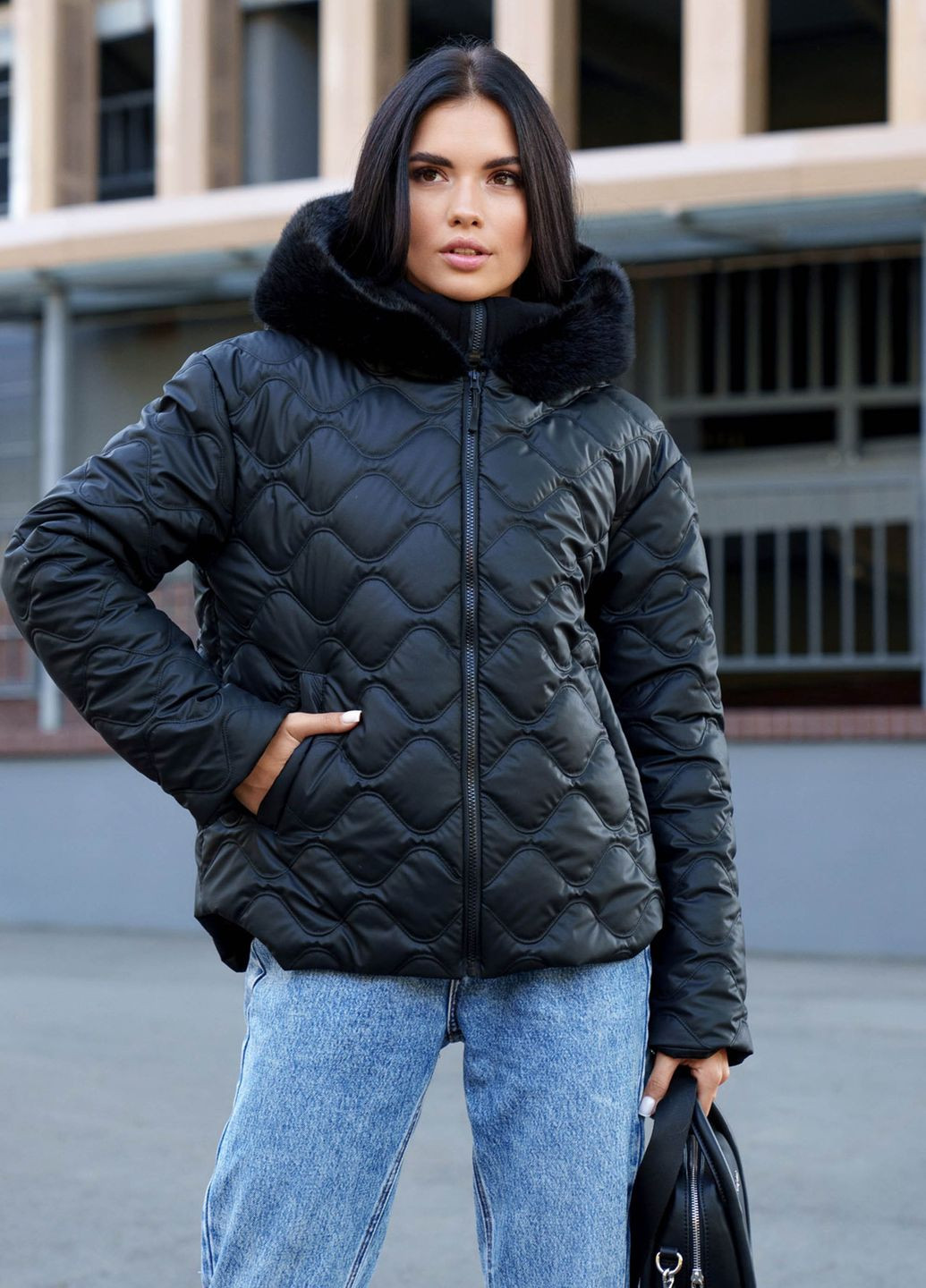Чорна зимня стильна коротка куртка на утеплювачі чорного кольору Jadone Fashion Курточка