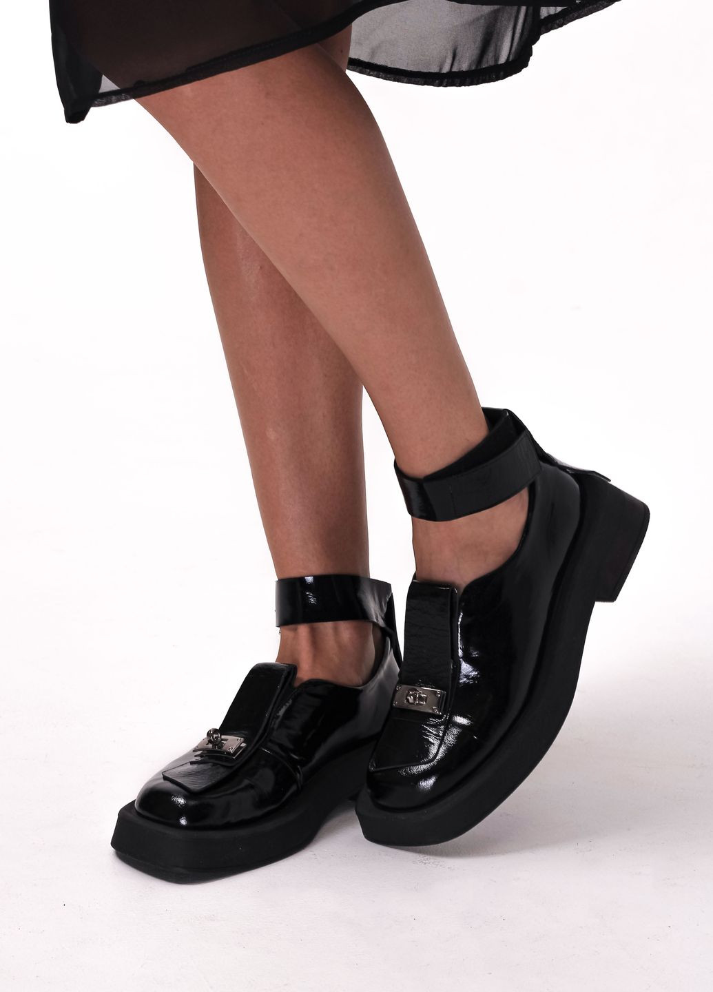Туфли лаковые с пряжкой черные Aquamarin