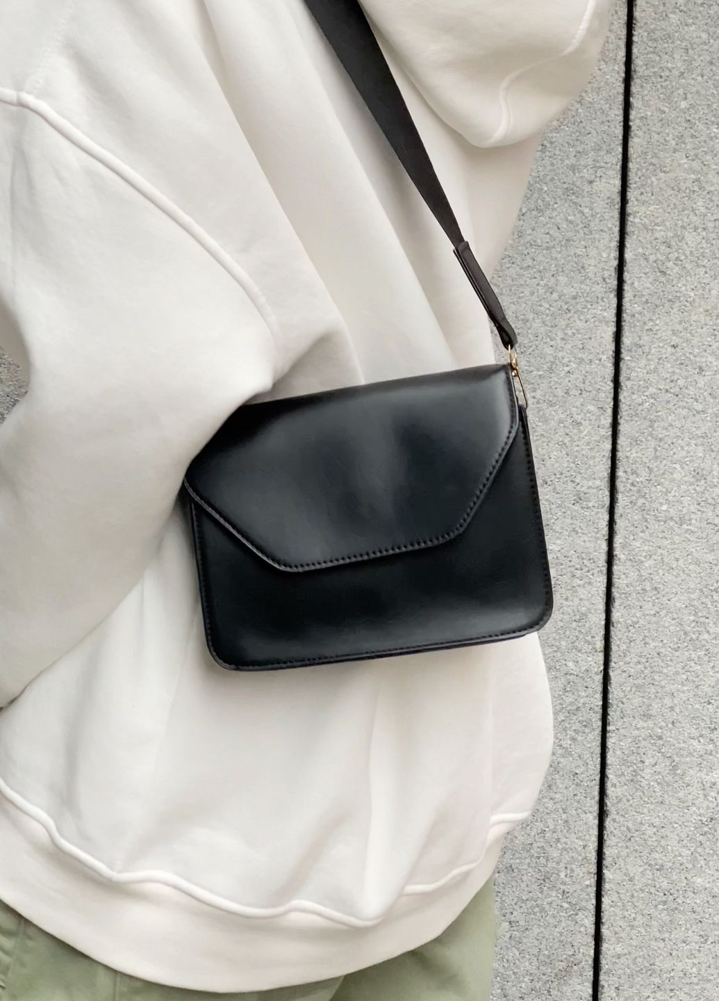 Жіноча сумка 00104 крос-боді на широкому ремінці чорна No Brand (272784531)