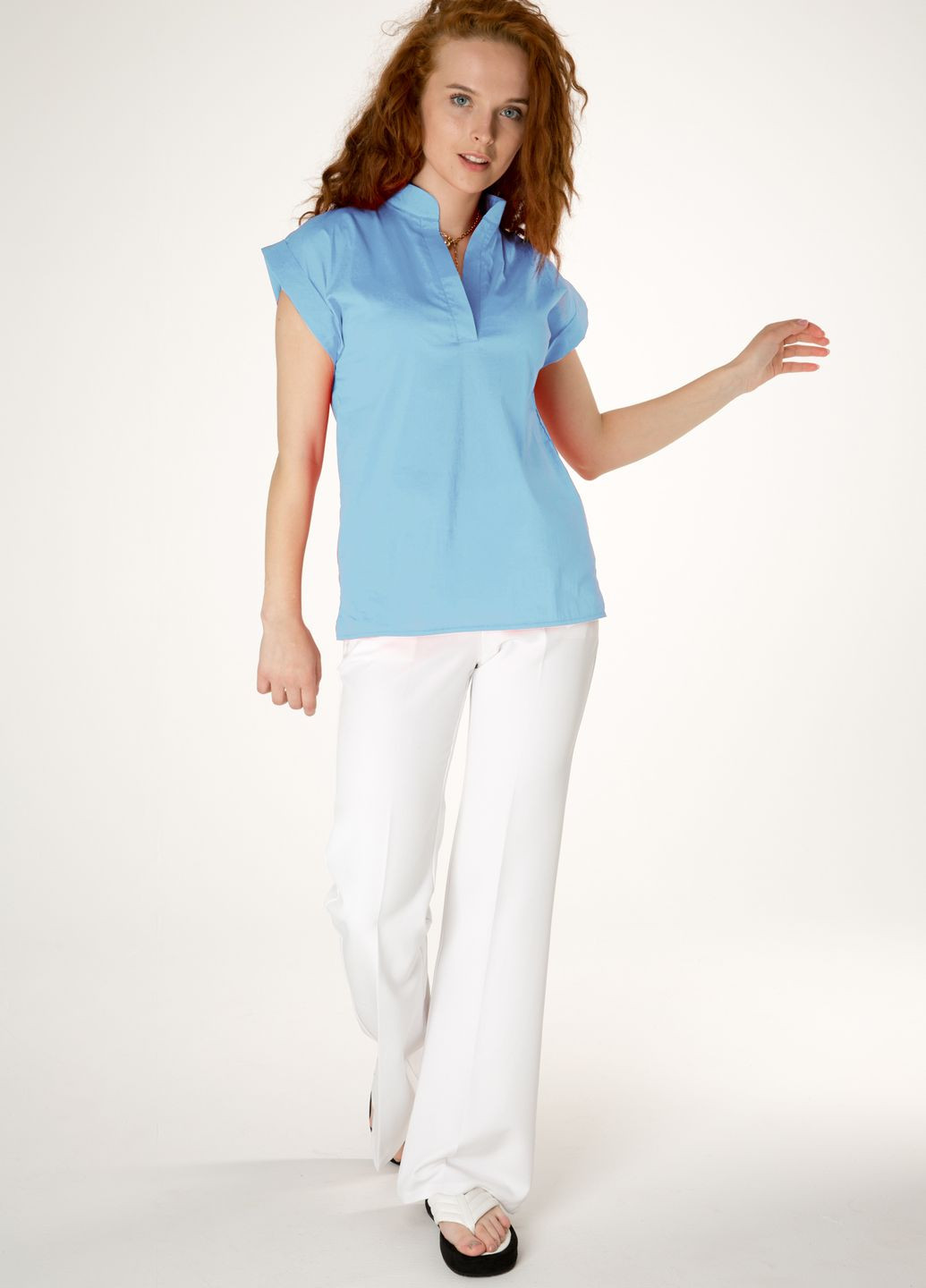 Блакитна стильна ніжна блуза із спущеною лінією плеча INNOE Блуза