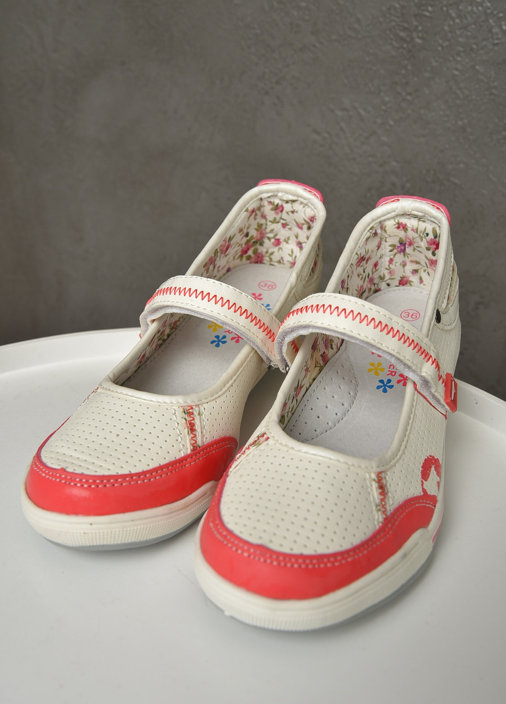 Туфлі дитячі дівчинка білого кольору з рожевою вставкою Let's Shop (258319350)