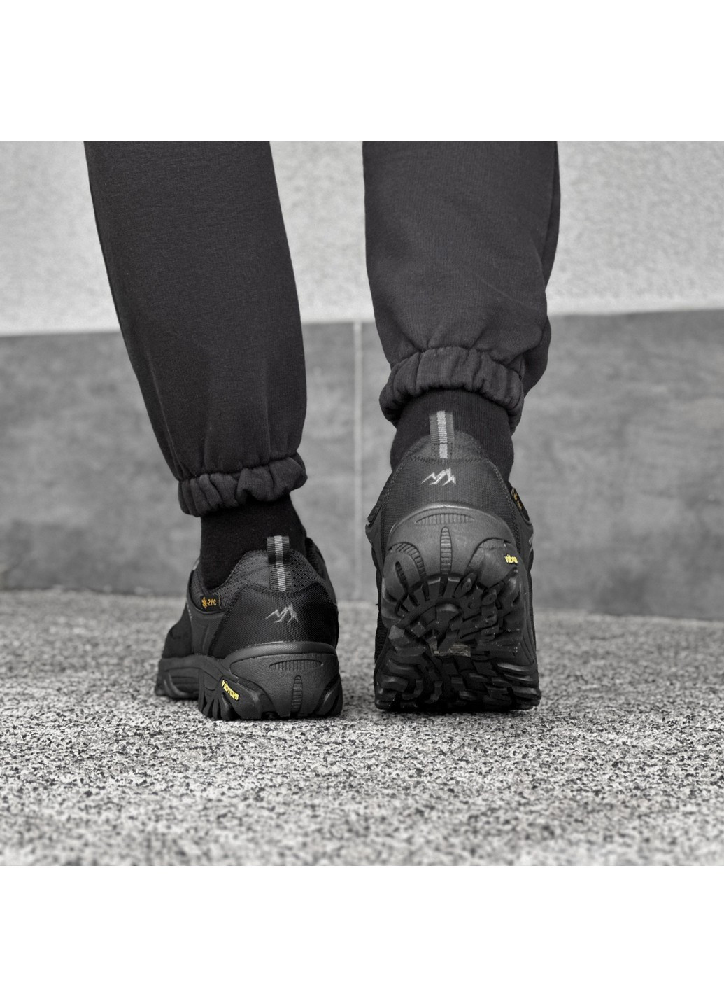 Черные осенние мужские кроссовки термо Supo
