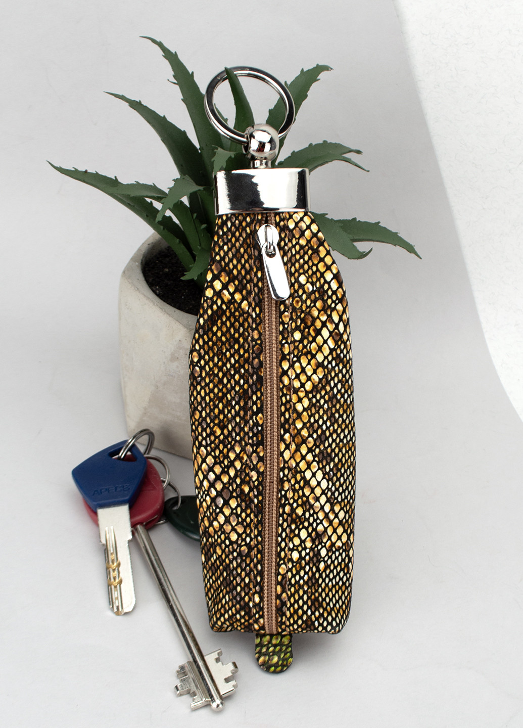 Подарунковий набір для жінки №72: косметичка + ключниця золотисто-зеленого кольору під рептилію HandyCover (268465333)