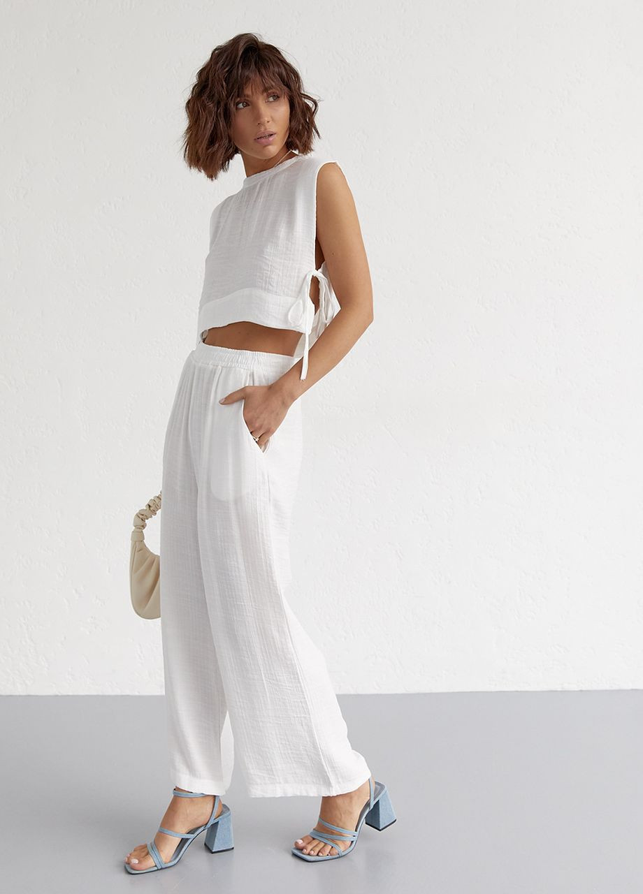 Літній жіночий костюм із брюками та топом із зав'язками - білий Lurex (262810007)