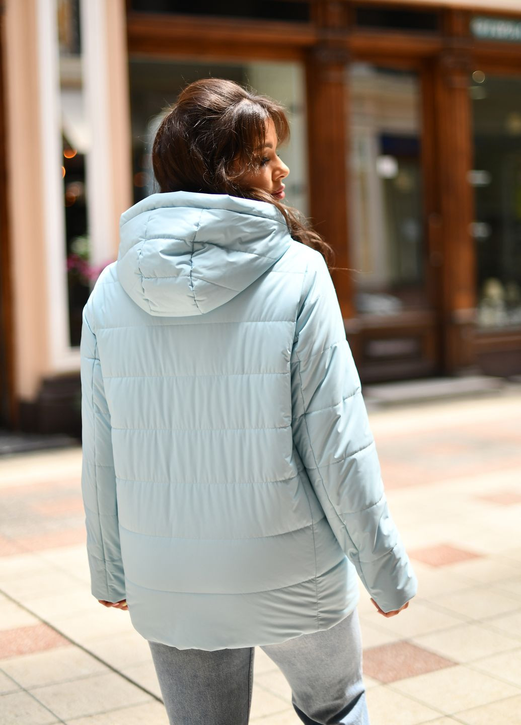 Блакитна демісезонна жіноча коротка куртка великих розмірів 130642 Delfy