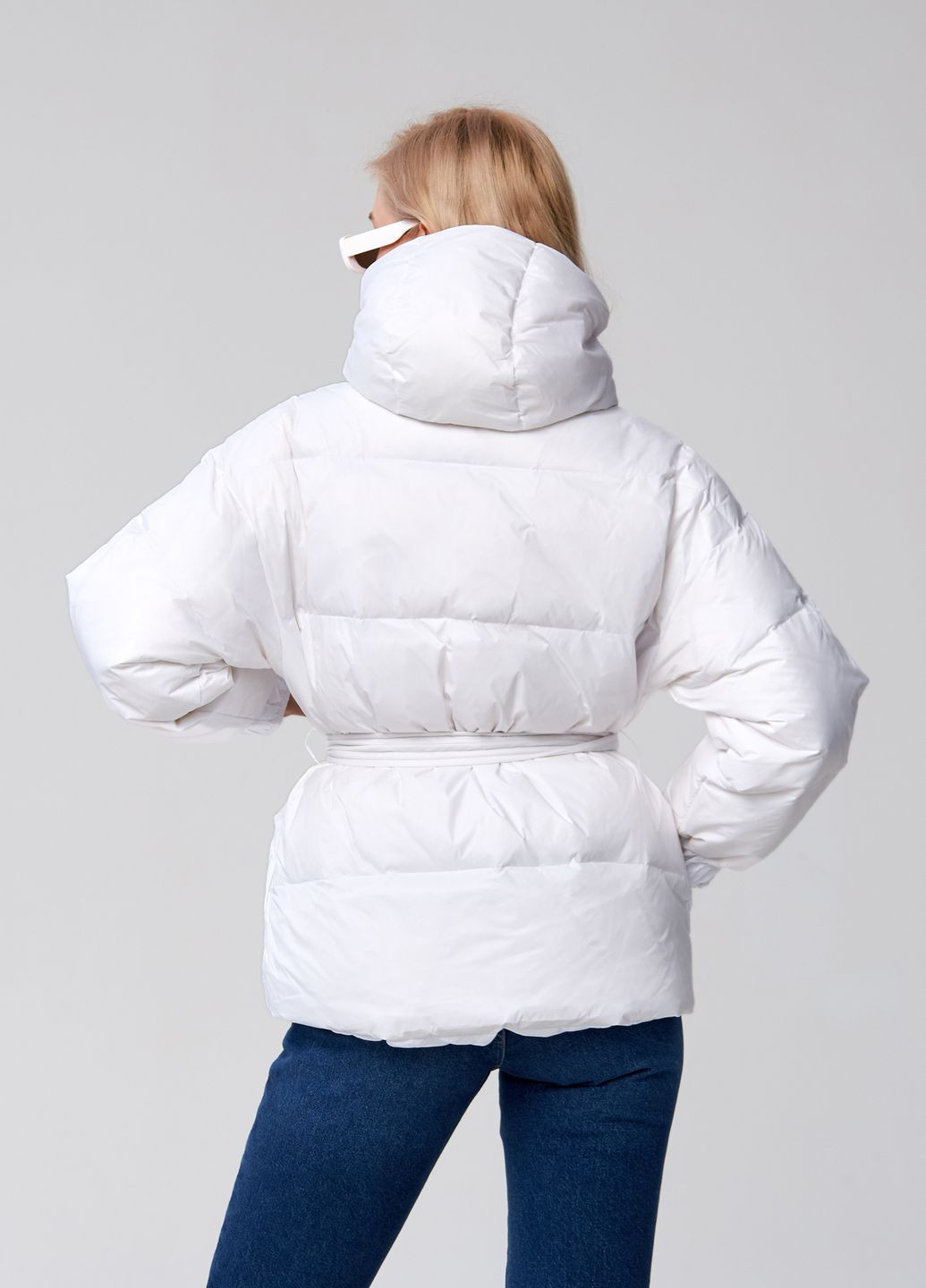 Біла демісезонна куртка пухова oversize -wear модель Viva 2302