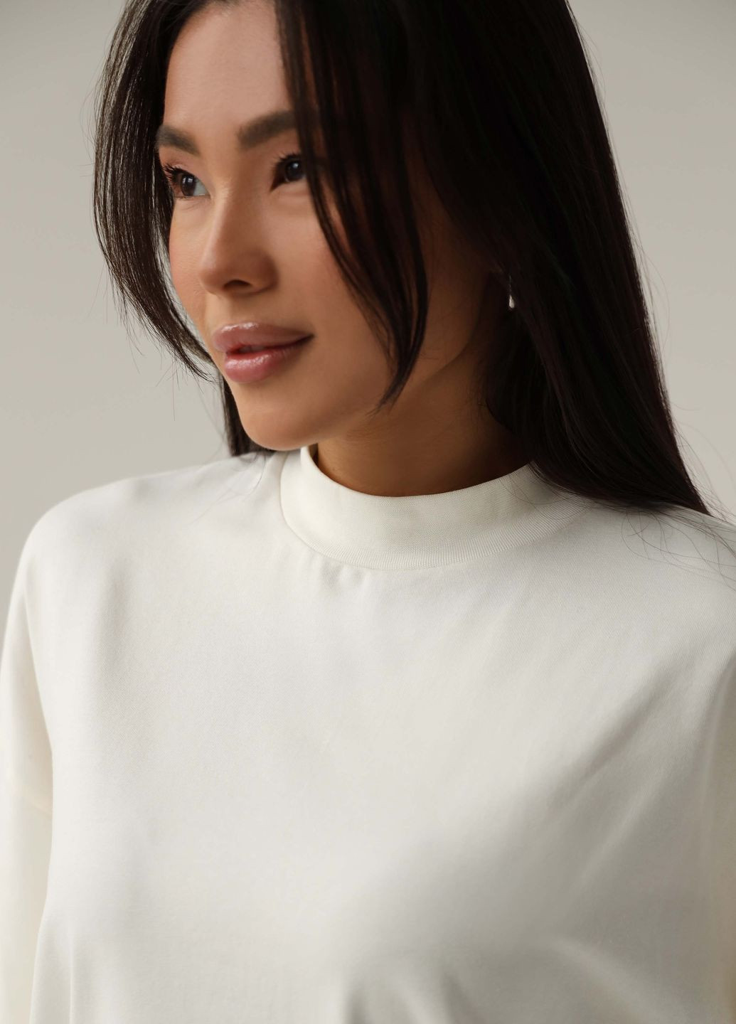 Белая женская футболка оверсайз с удлиненным рукавом с коротким рукавом German Volf