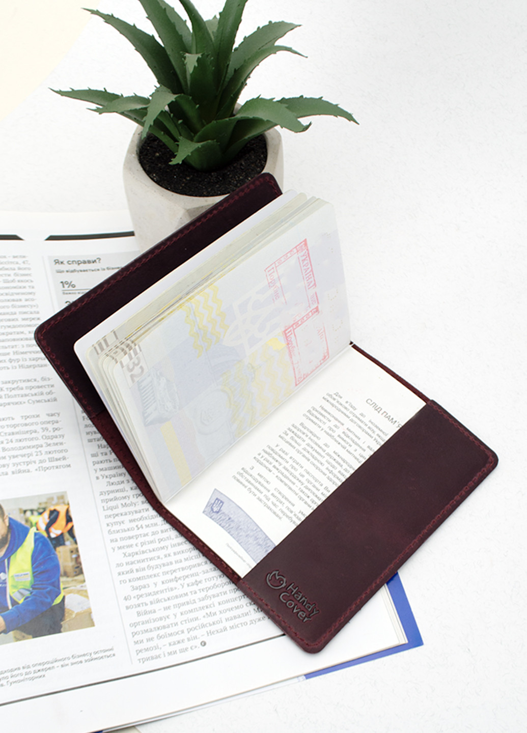 Подарочный набор №35: обложка на паспорт "Герб" + обложка на загранпаспорт "Карта" (бордовый) HandyCover (261409395)
