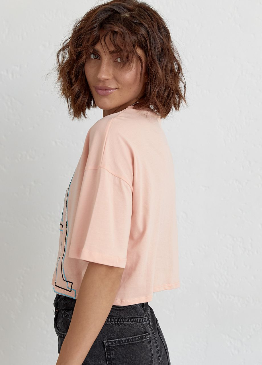 Персиковая летняя укороченная женская футболка с вышитыми буквами - персиковый Lurex