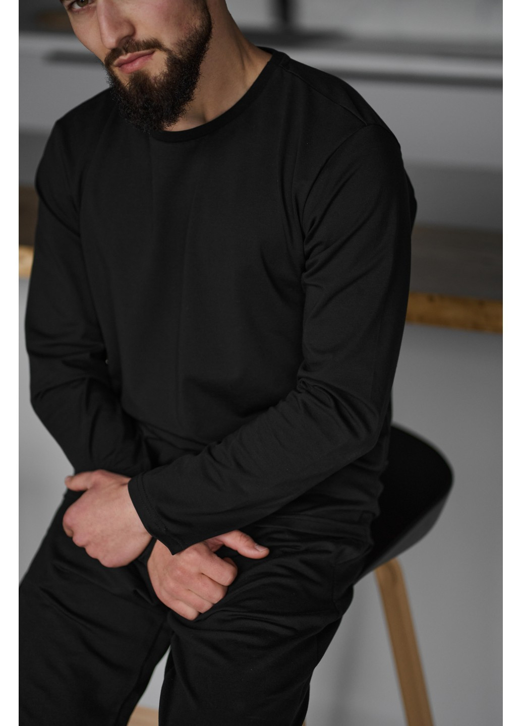 Черный демисезонный повседневный лонгслив Handy Wear однотонный