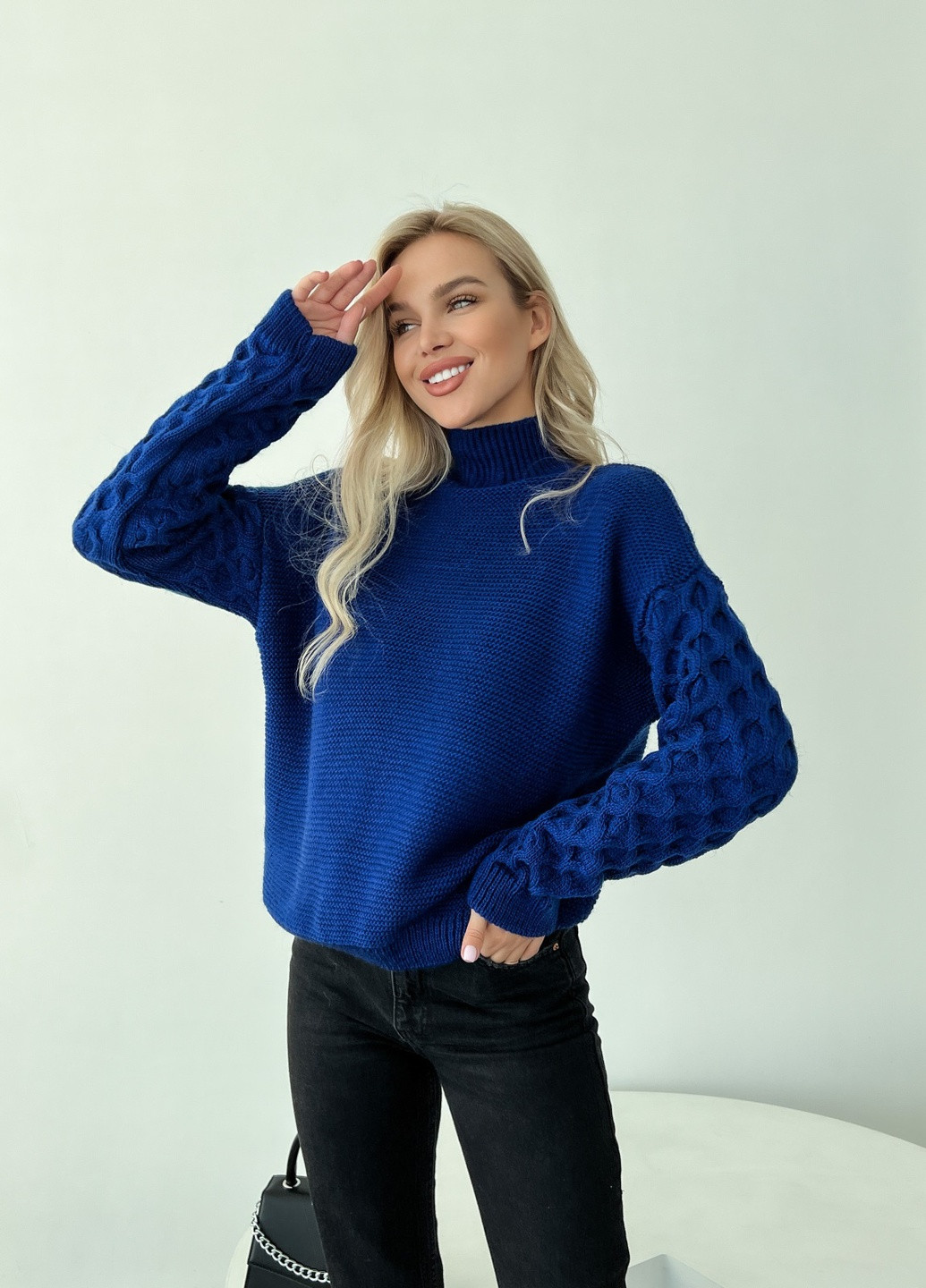 Синий демисезонный свитер Larionoff
