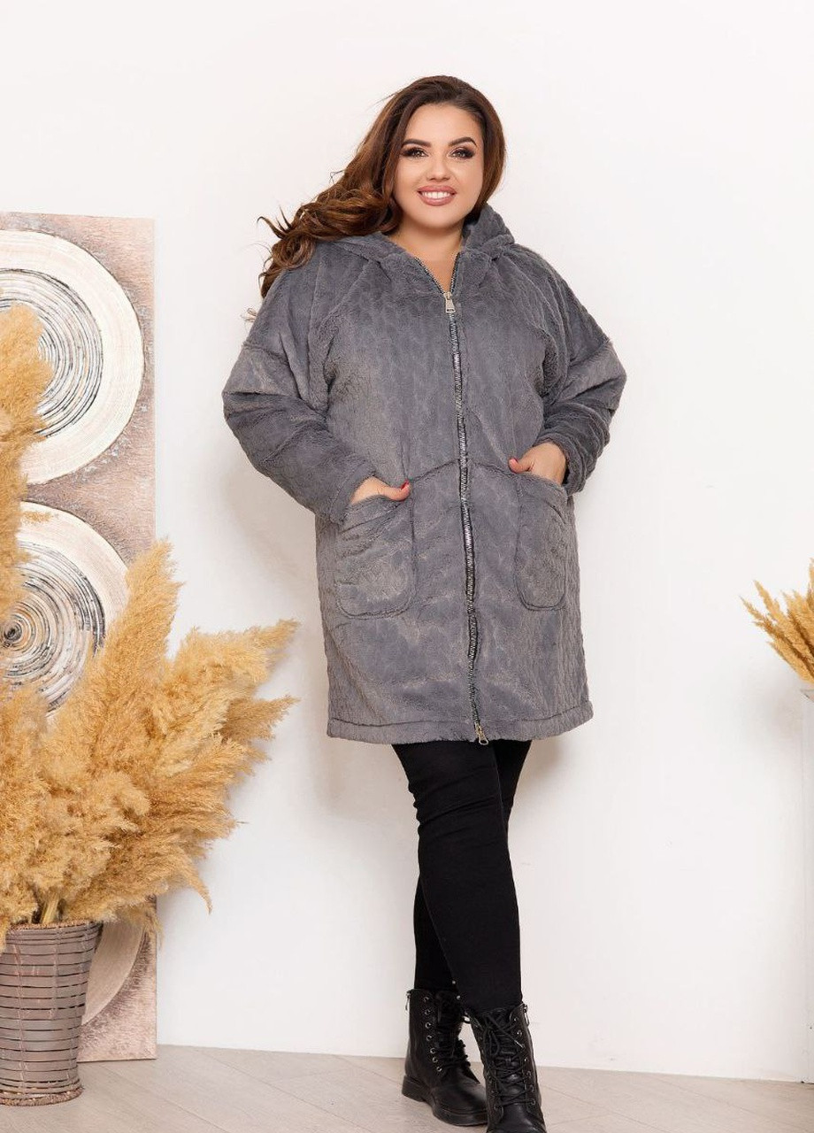 Серая женская удлиненная меховая курточка серого цвета р.56 375602 New Trend