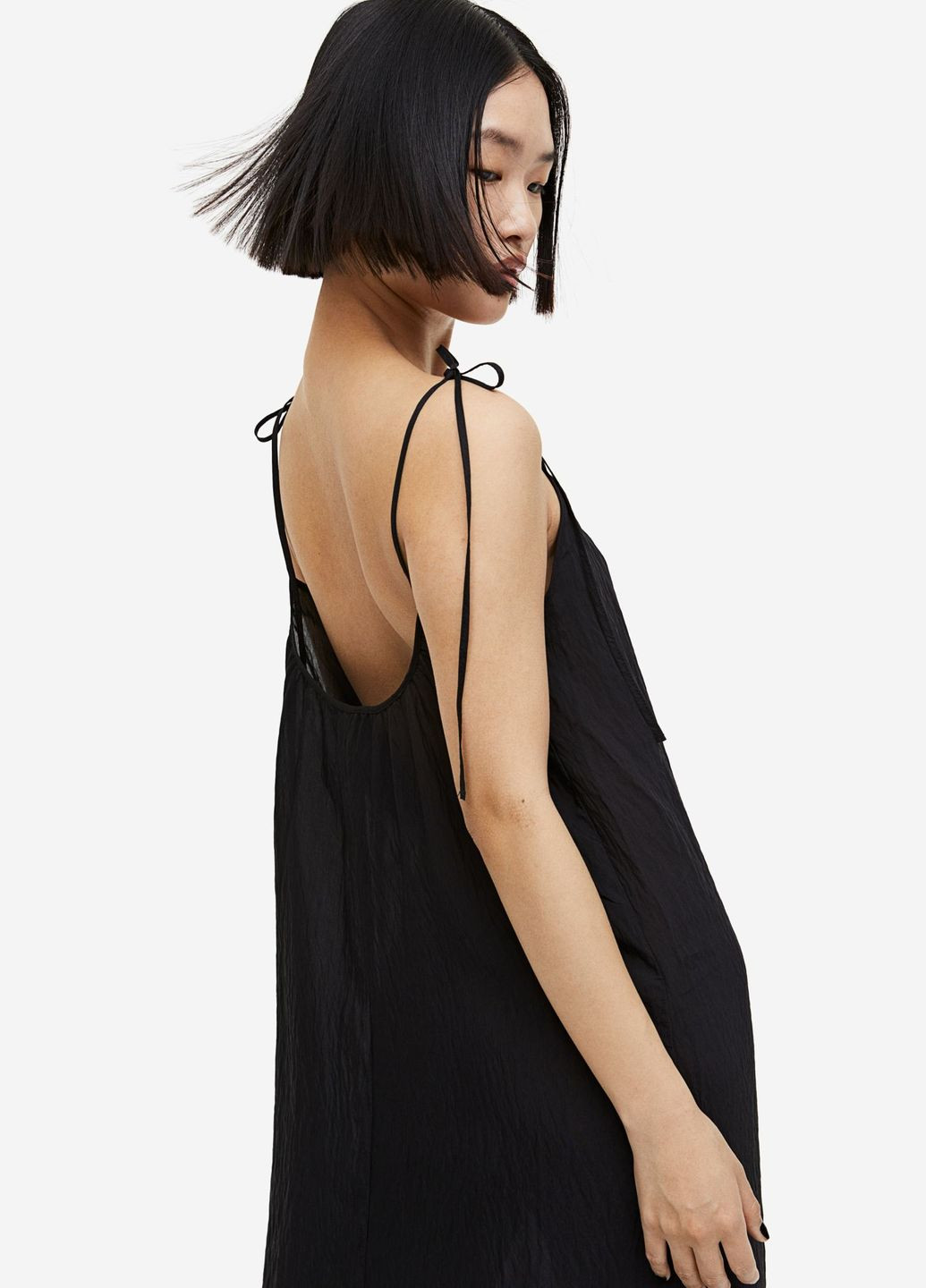 Черное кэжуал сукня з крепу на бретельках H&M однотонное