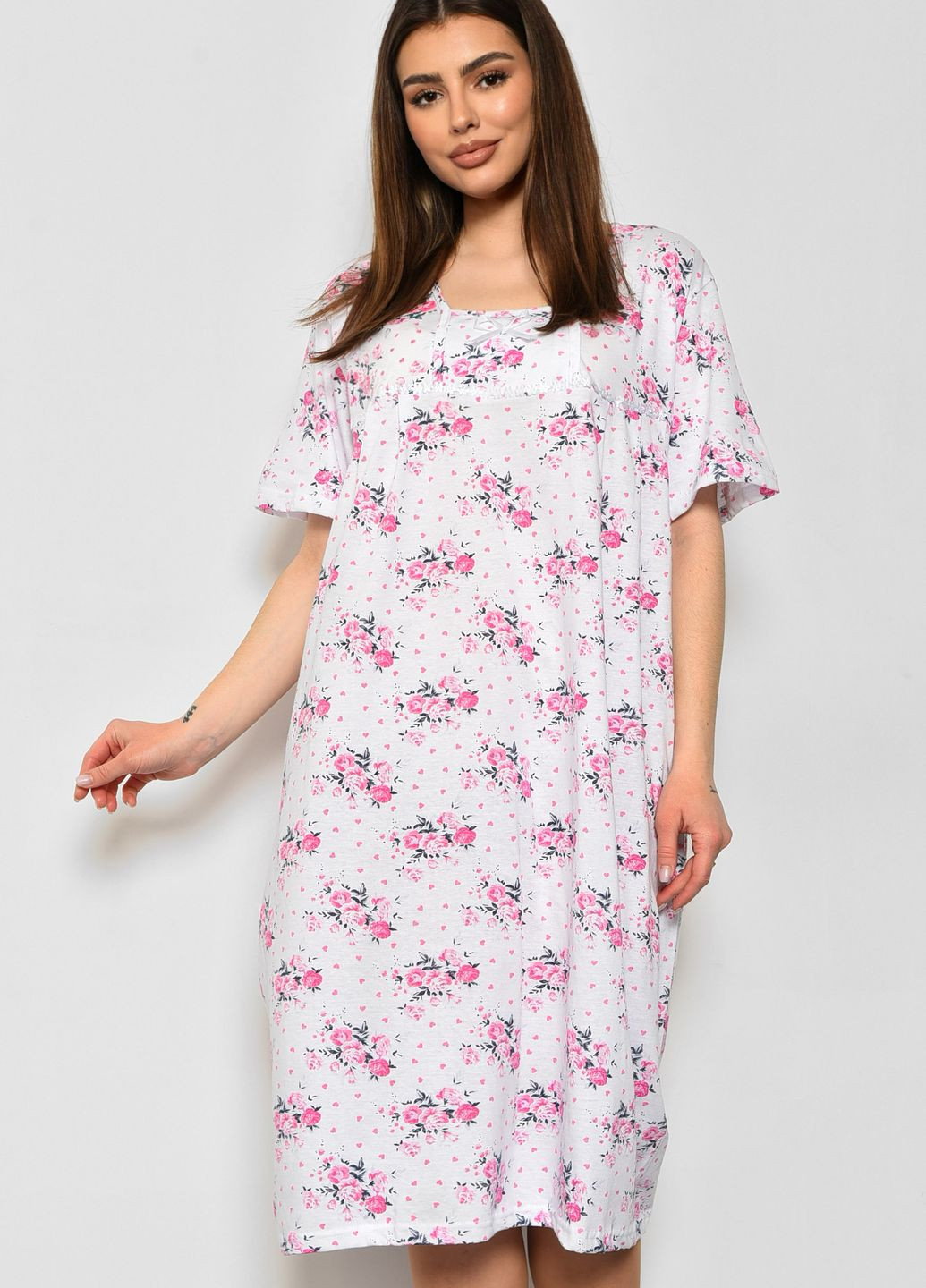 Нічна сорочка жіноча батальна білого кольору з квітковим принтом Let's Shop (277925636)