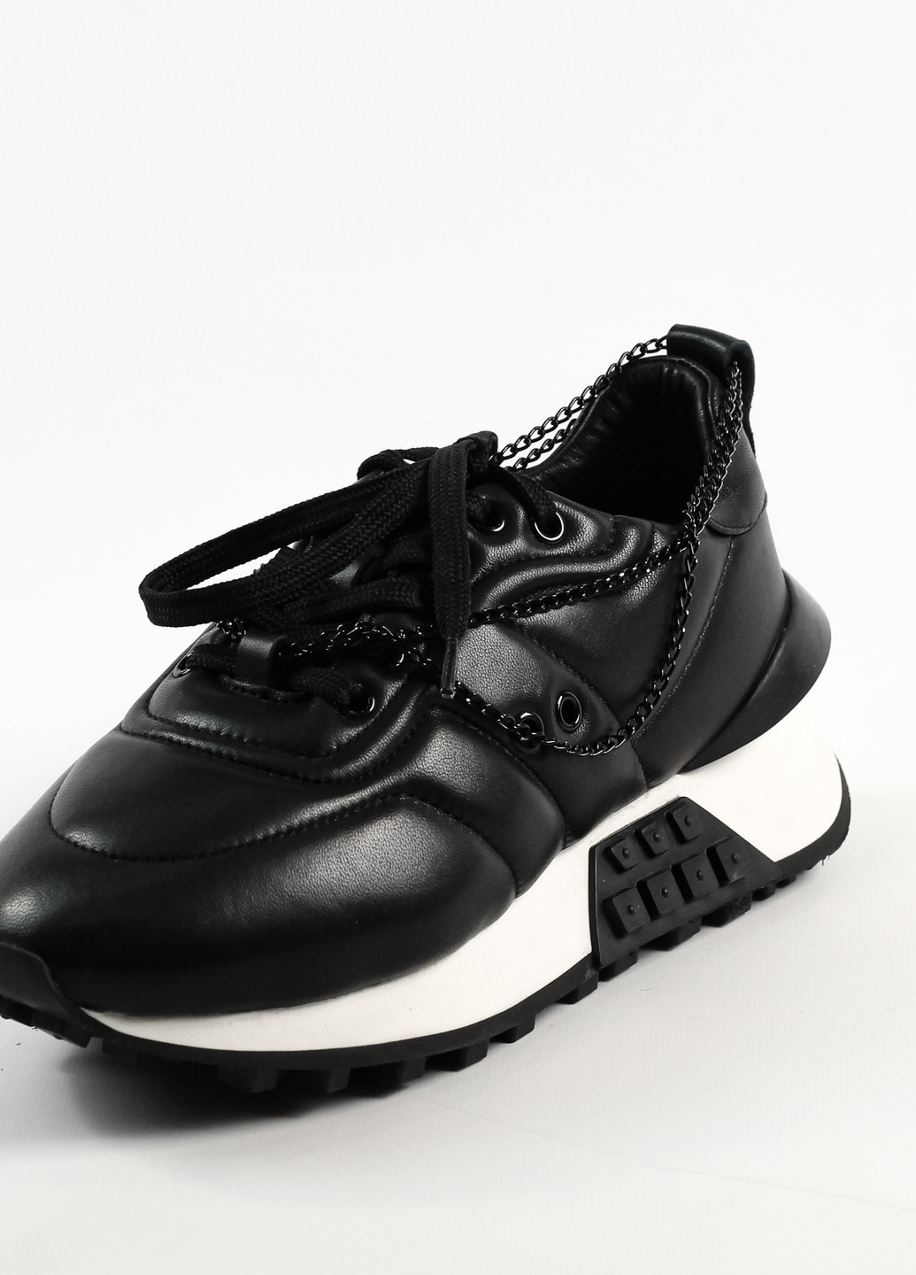 Чорні всесезонні кросівки жіночі з ланцюгом чорні Tucino