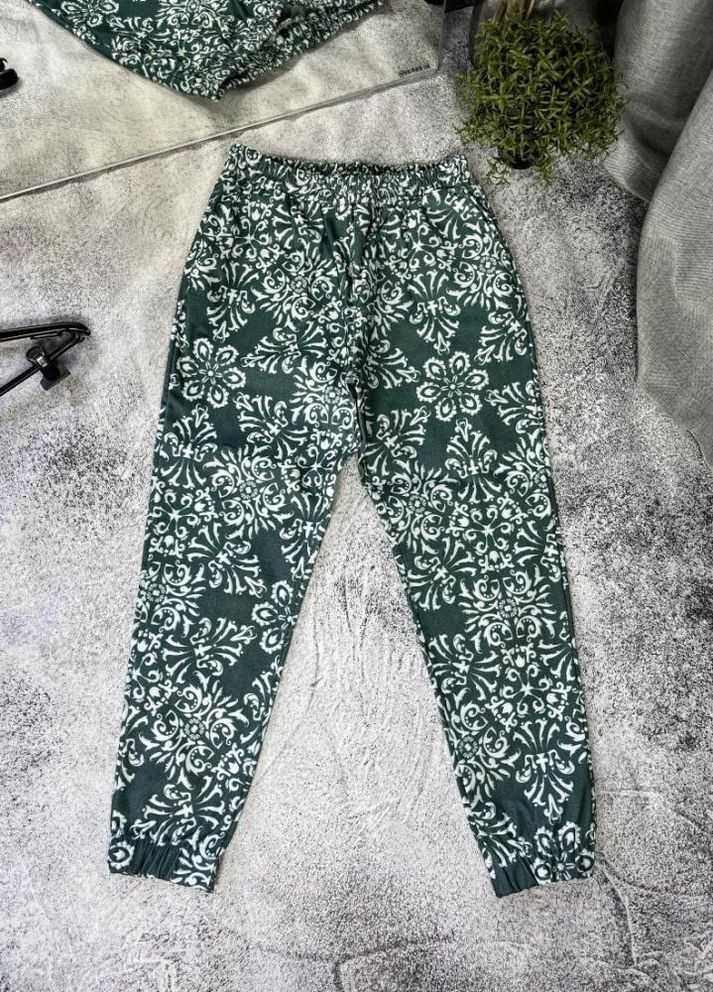 Темно-зеленые кэжуал демисезонные брюки No Brand