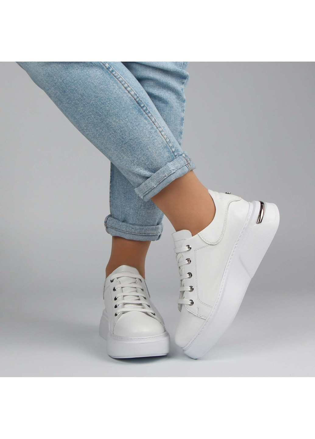 Белые демисезонные женские кроссовки 197185 Buts