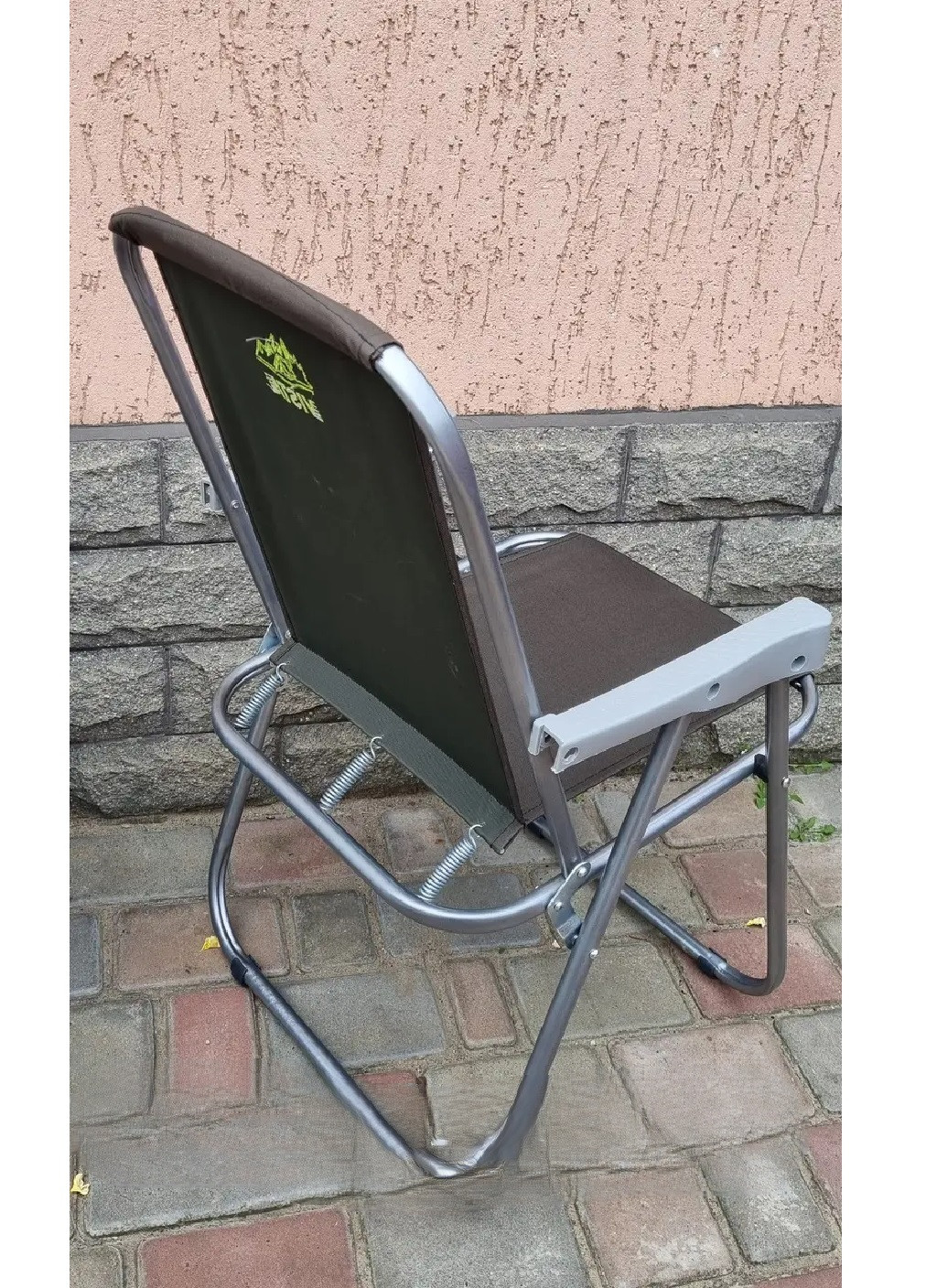 Розкладне крісло з підлокітниками стілець для відпочинку риболовлі пікніка кемпінгу 49х50х79 см (475283-Prob) Коричневе Unbranded (265391189)