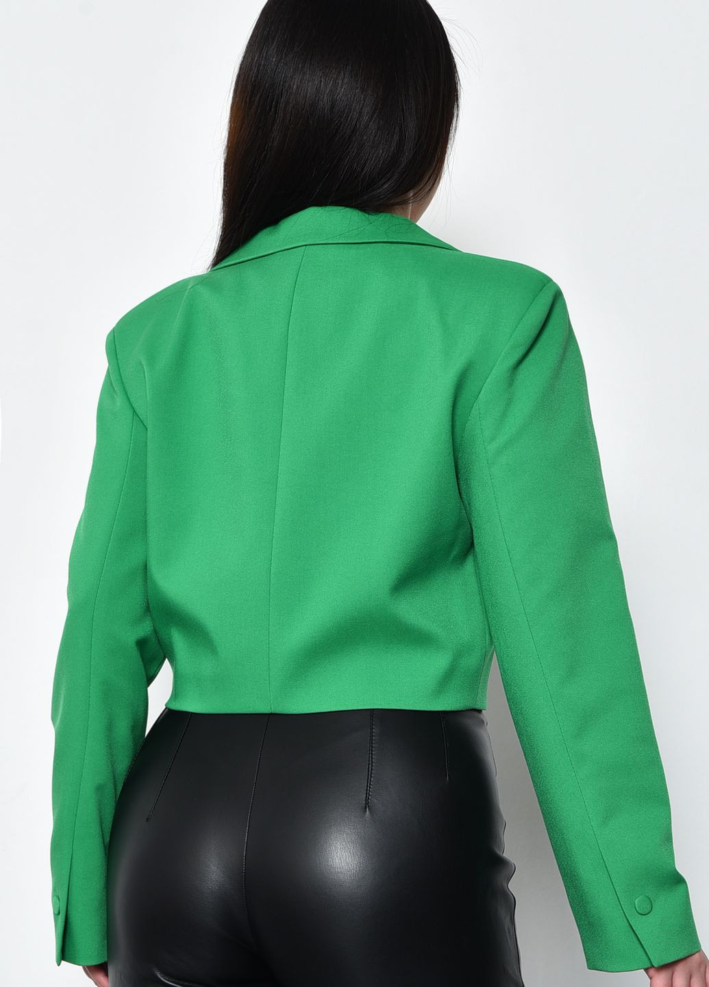 Зеленый женский пиджак женский укороченный зеленого цвета Let's Shop с орнаментом - демисезонный