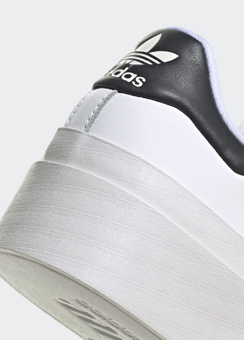 Белые всесезонные кроссовки superstar bonega adidas