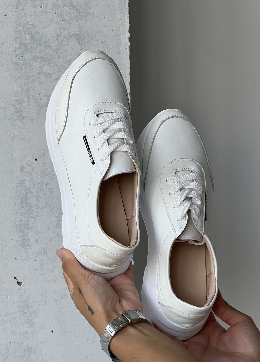 Белые демисезонные трендовые женские белые кроссовки из натуральной кожи InFashion Кросівки