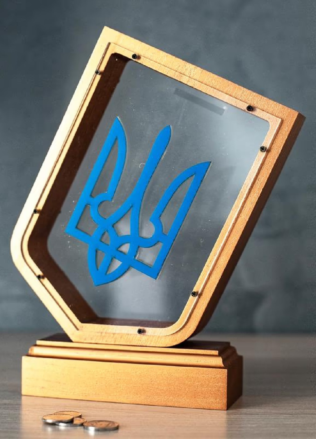 Дерев'яна скарбничка шкатулка сувенір для грошей з українським національним гербом 26х20х4 см (475816-Prob) Unbranded (271813770)