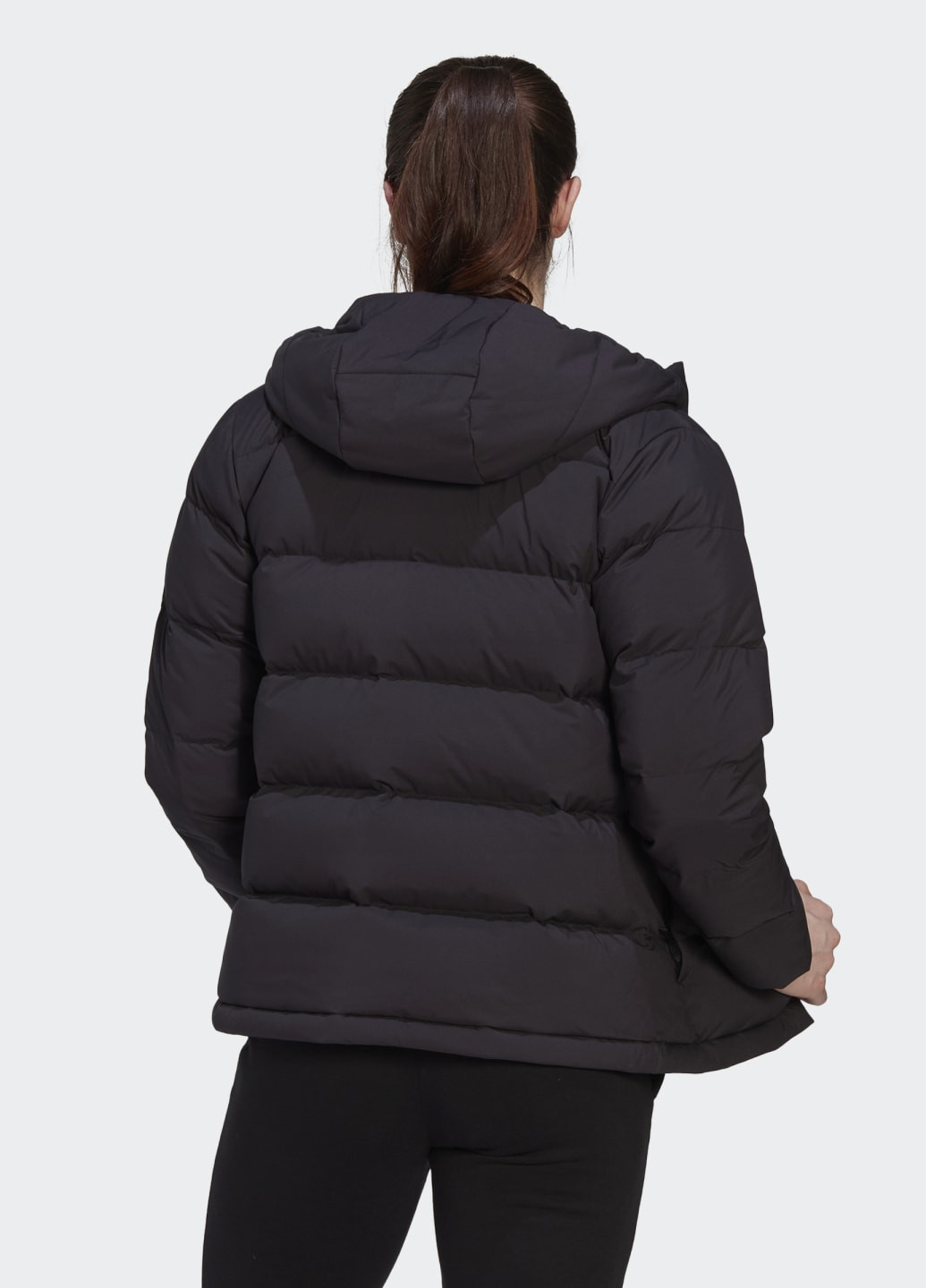 Чорна демісезонна куртка з капюшоном helionic adidas