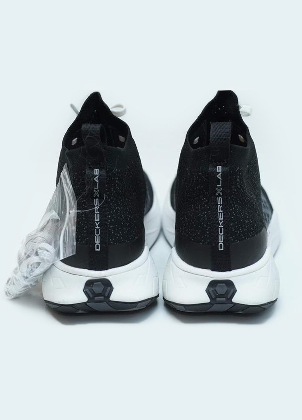 Чорно-білі всесезонні кросівки високі Deckers X Lab X-SCAPE KNIT MID