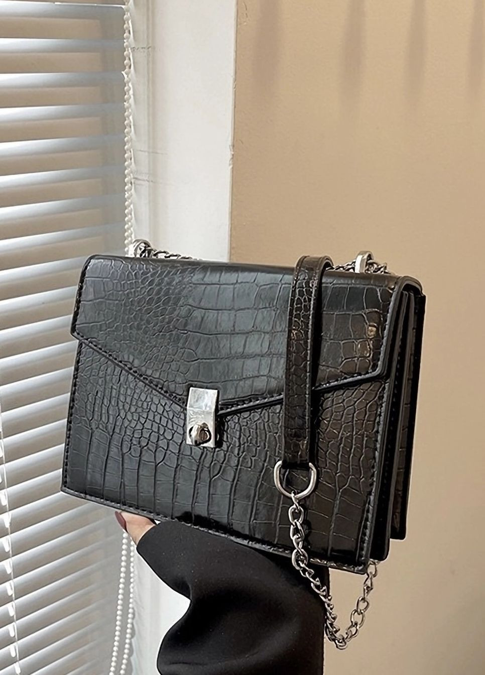 Женская сумка классическая кросс-боди рептилия черная No Brand (275930148)