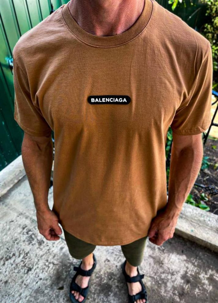 Коричнева коричнева чоловіча футболка з емблемою No Brand