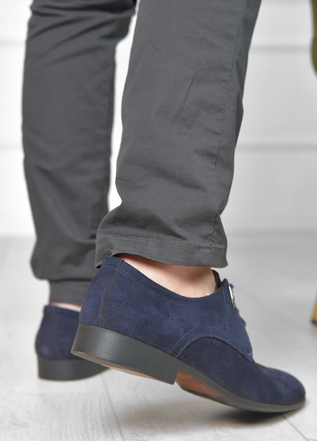 Темно-синие классические туфли мужские темно-синего цвета Let's Shop на шнурках