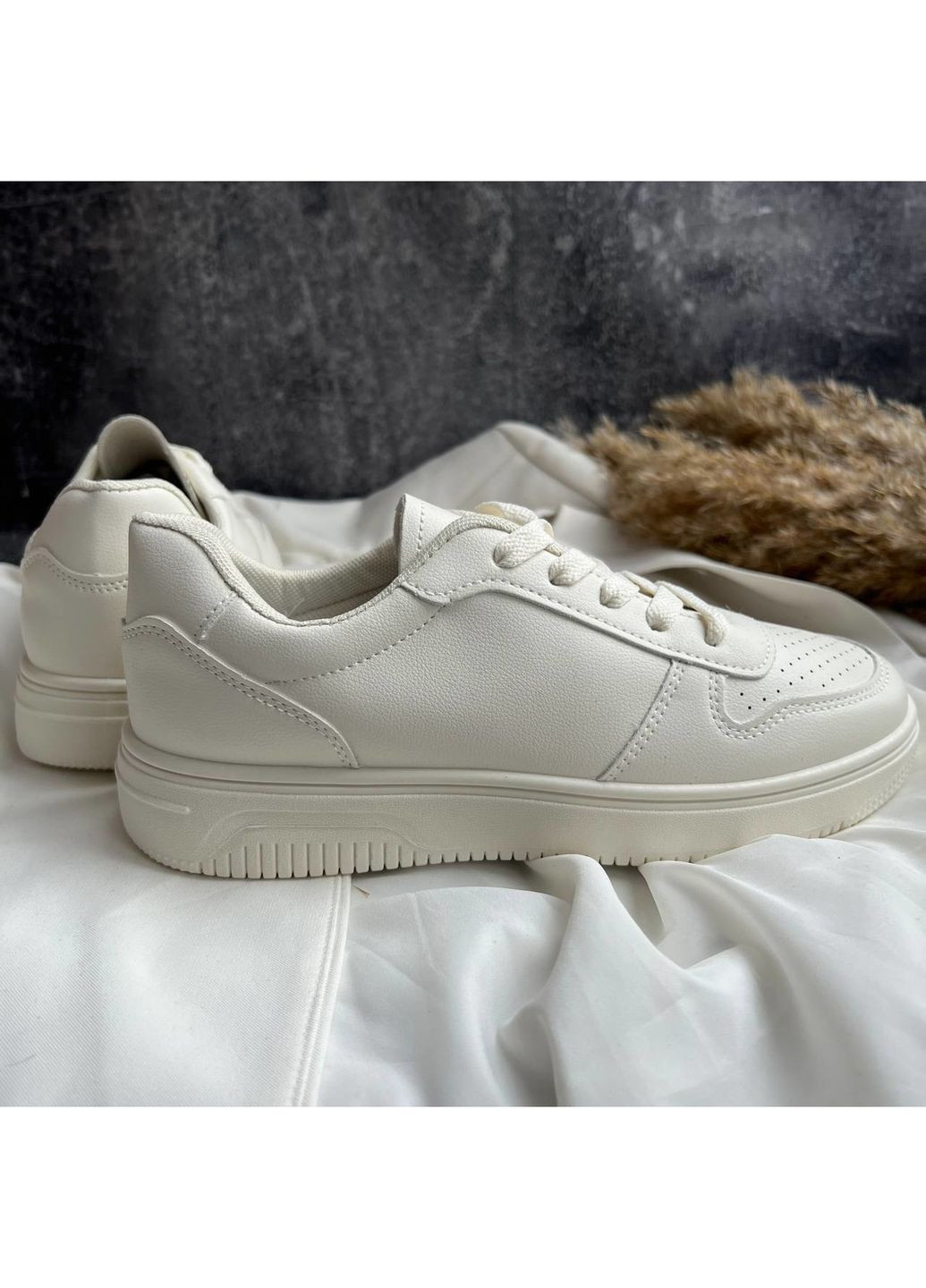 Білі осінні кросівки жіночі Stilli