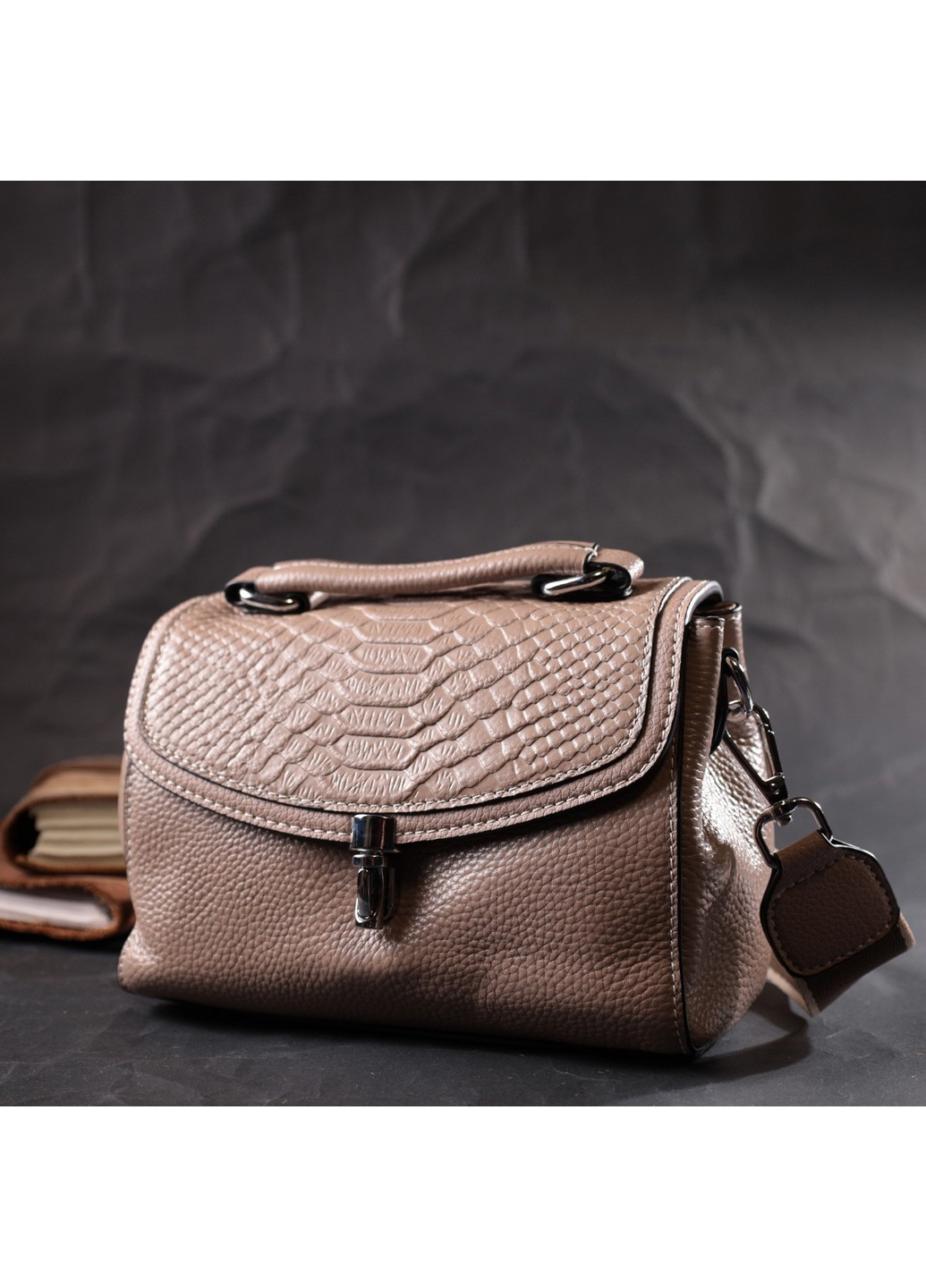 Жіноча шкіряна сумка з цікавою металевою засувкою 22418 Бежевий Vintage (276457543)