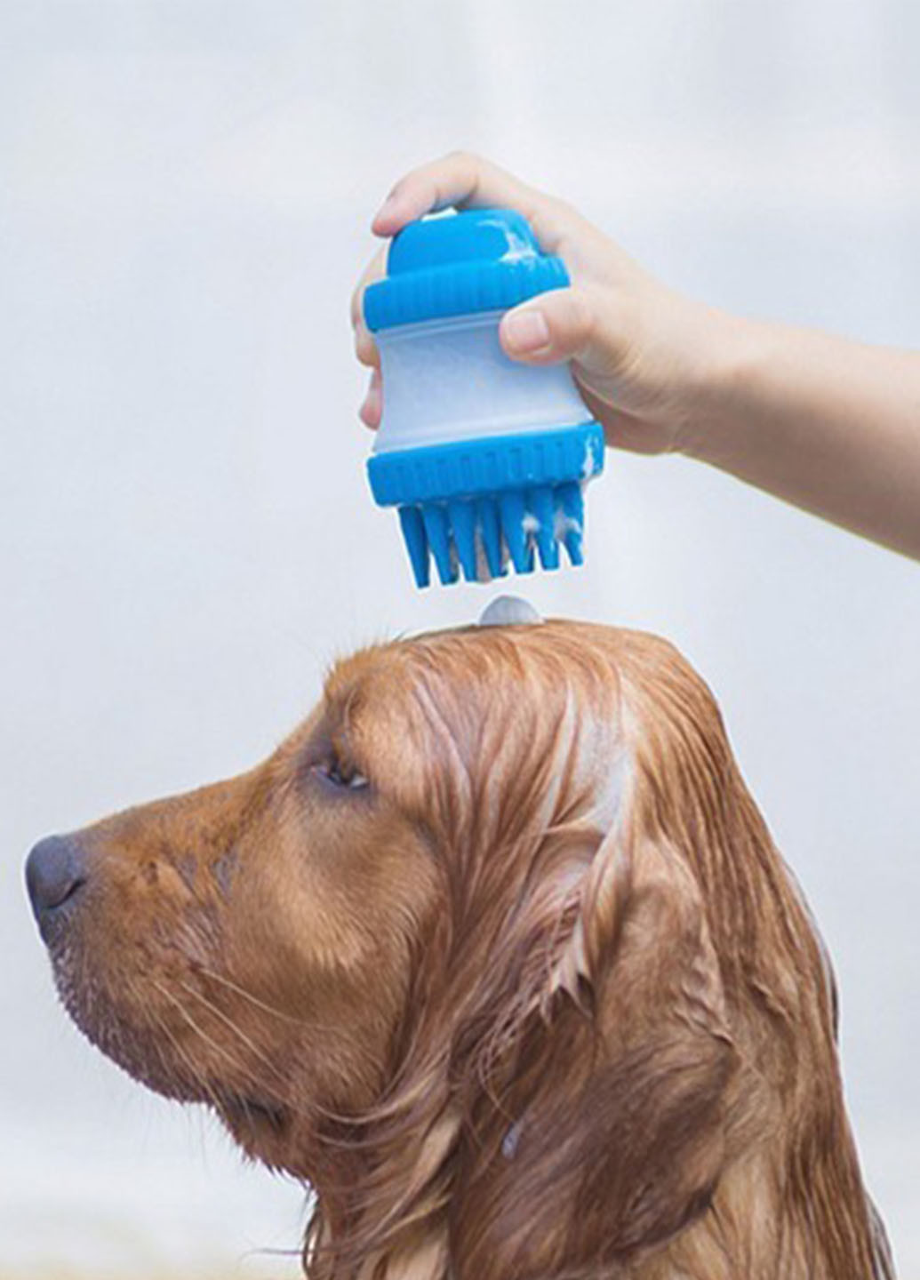 Массажная щетка с дозатором Cleaning Device Gentle Dog Washer для купания и ухода за животными Good Idea (271679549)