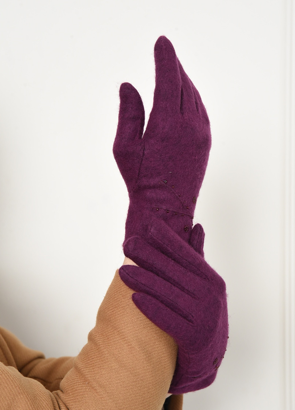 Перчатки женские текстильные сиреневого цвета Let's Shop (256699576)
