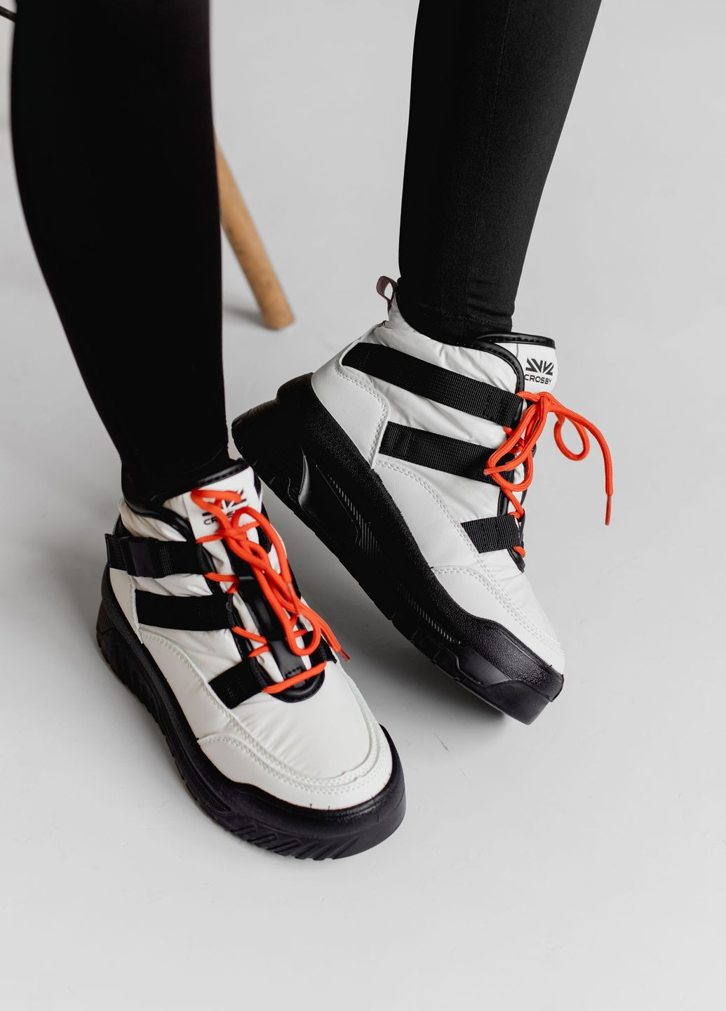 Чорно-білі зимовий утеплені кросівки Vakko
