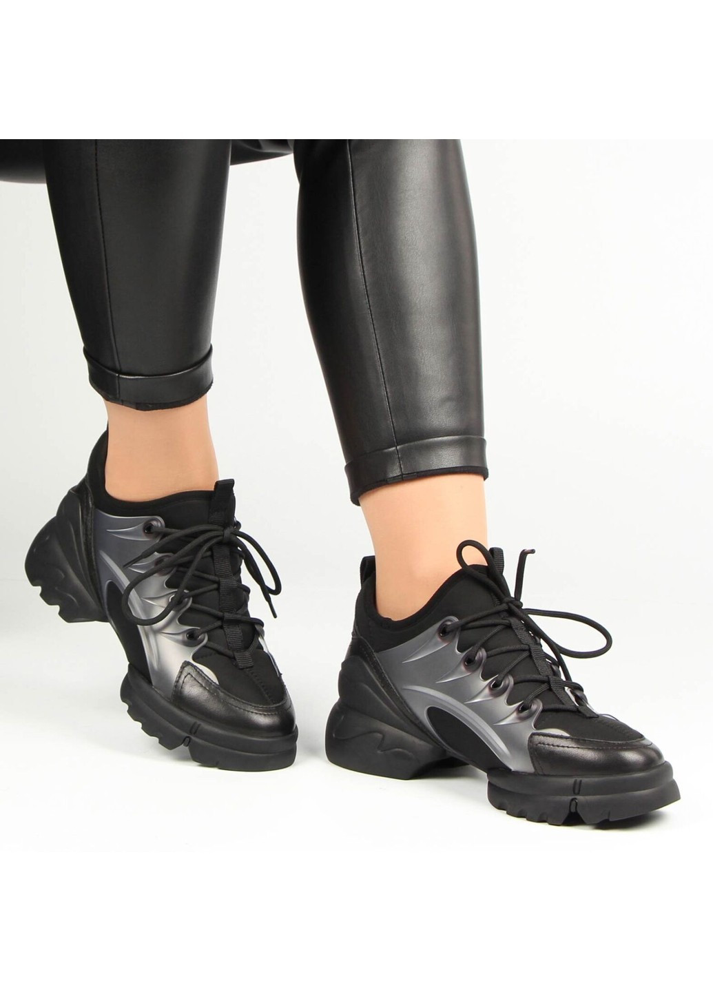 Чорні осінні жіночі кросівки 196666 Buts