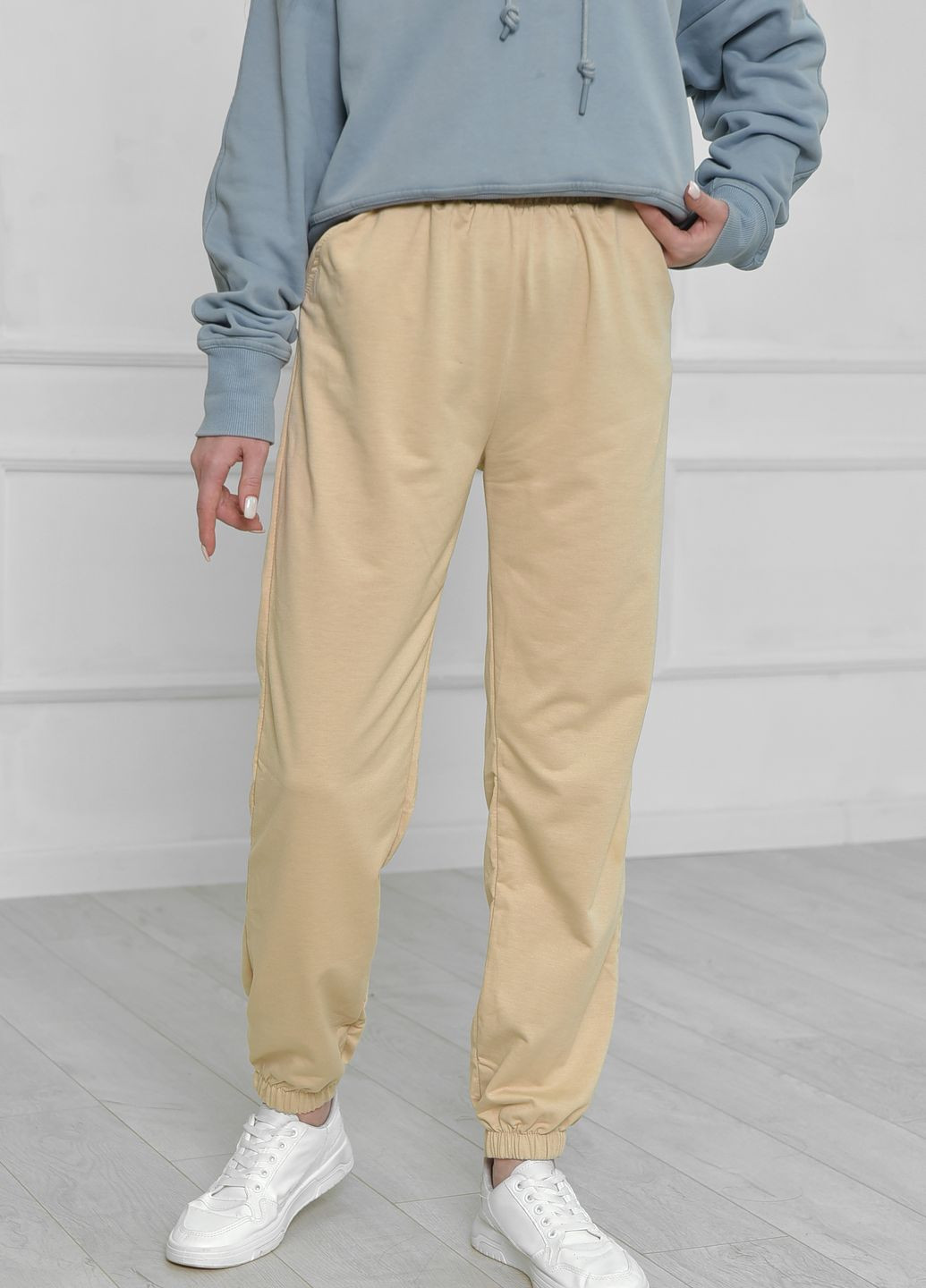 Спортивні штани жіночі бежевого кольору Let's Shop (266901198)