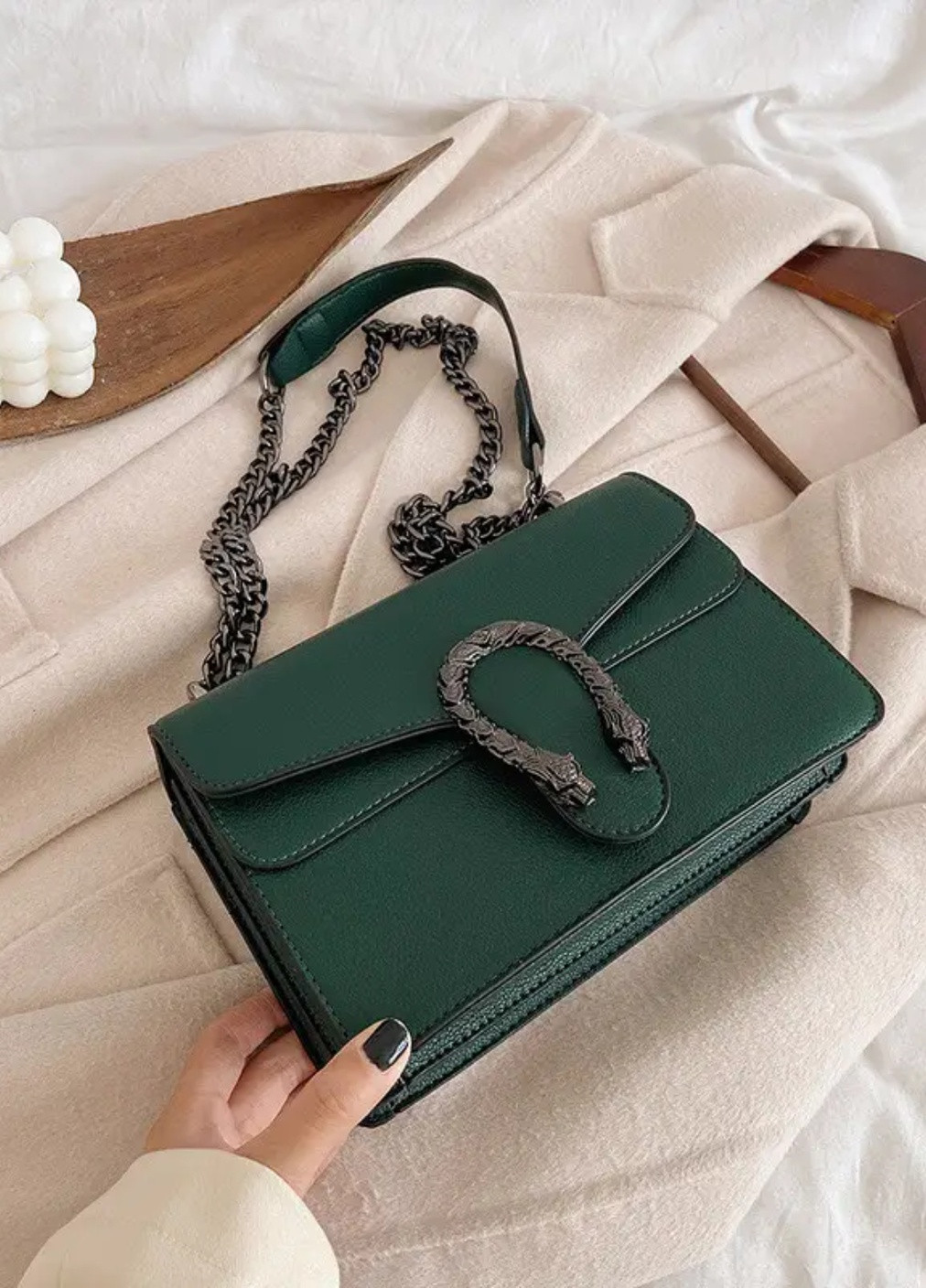 Жіноча класична сумка з залізною підковою зелена No Brand (256989681)