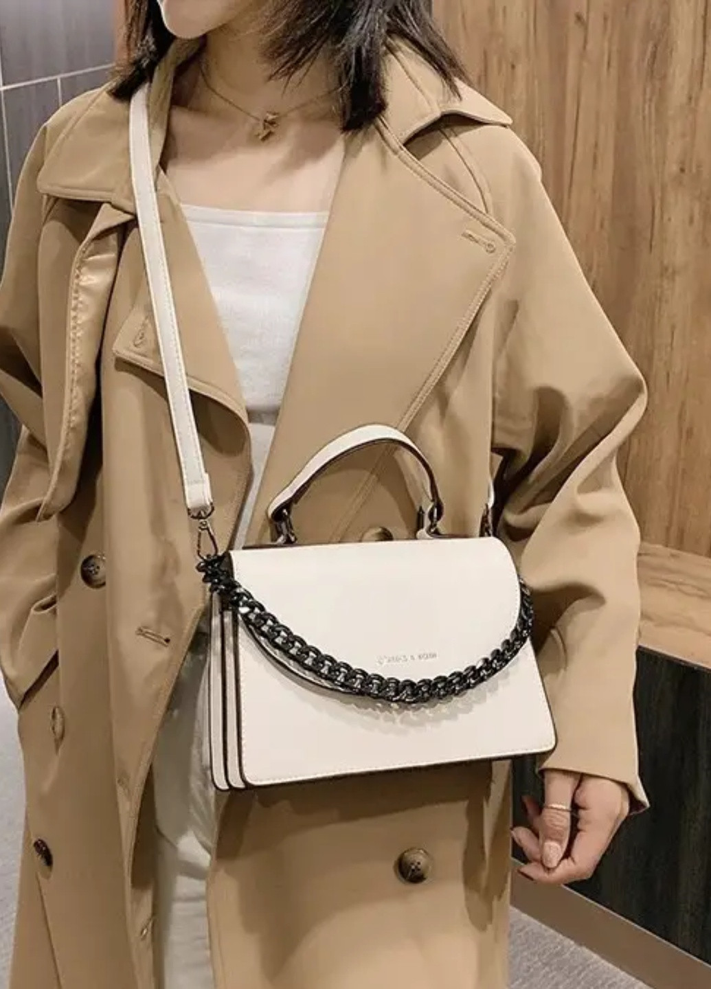 Жіноча класична сумочка крос-боді з ланцюжком через плече на ремінці біла No Brand (257876187)